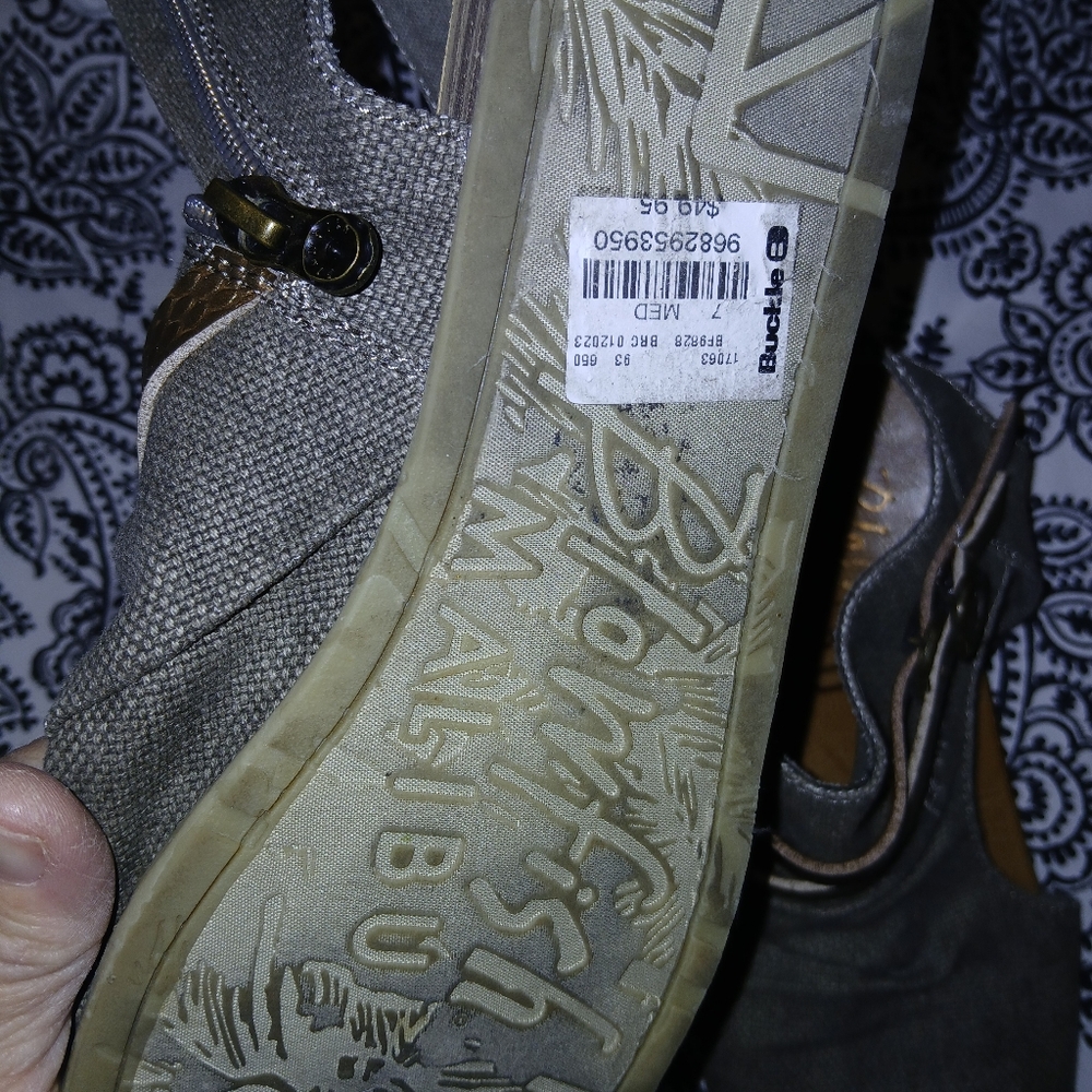 Sandals - Picture 3 of 3